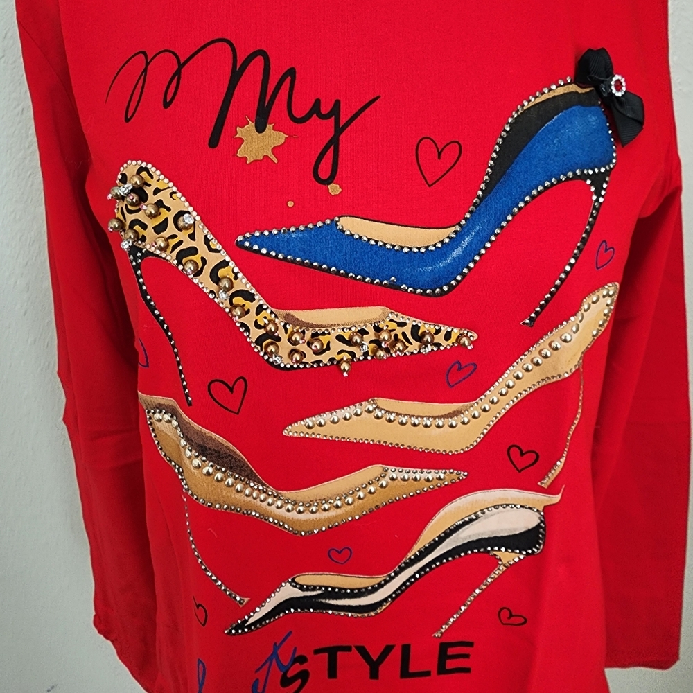 Designed in italy women's t shirt with rhinestones